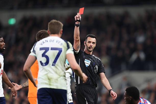 Micky van de Ven và cuộc khủng hoảng tại Spurs: Từ hy vọng đến gánh nặng phòng ngự