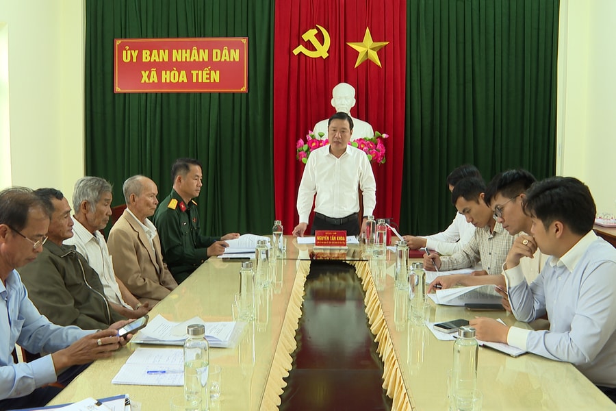 Xã Hòa Tiến họp giải quyết kiến nghị của người dân về đất đai