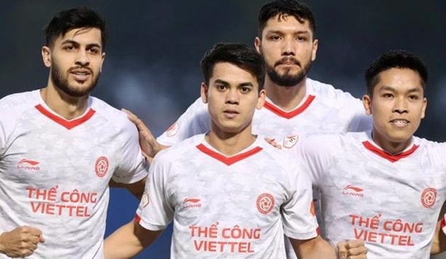 Khuất Văn Khang rực sáng, Thể Công Viettel áp sát ngôi đầu V-League sau trận thắng 3-1