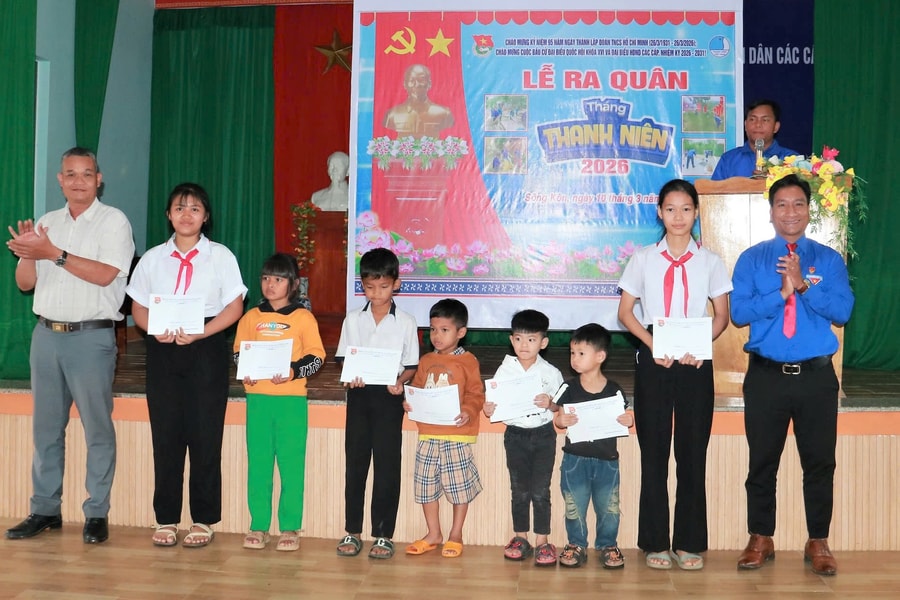 Nhiều hoạt động ý nghĩa trong lễ ra quân Tháng Thanh niên xã Sông Kôn