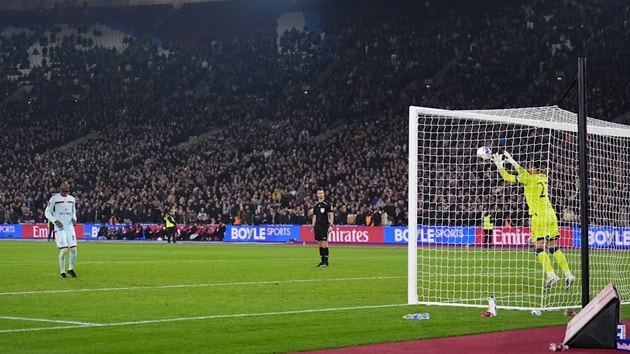 Dango Ouattara và cú Panenka thảm họa: Cái giá của sự kiêu ngạo tại FA Cup