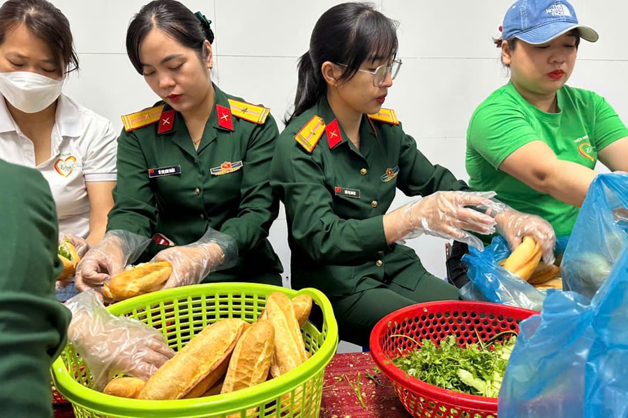 Điểm tựa ấm tình quân dân