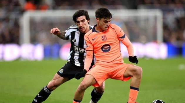 Thua thiệt trước Pedri, Sandro Tonali để lại dấu hỏi lớn cho mức giá 100 triệu bảng