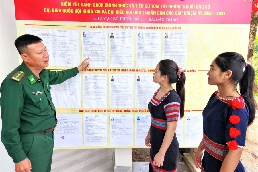 Đưa thông tin bầu cử đến từng hộ dân biên giới Đắc Pring