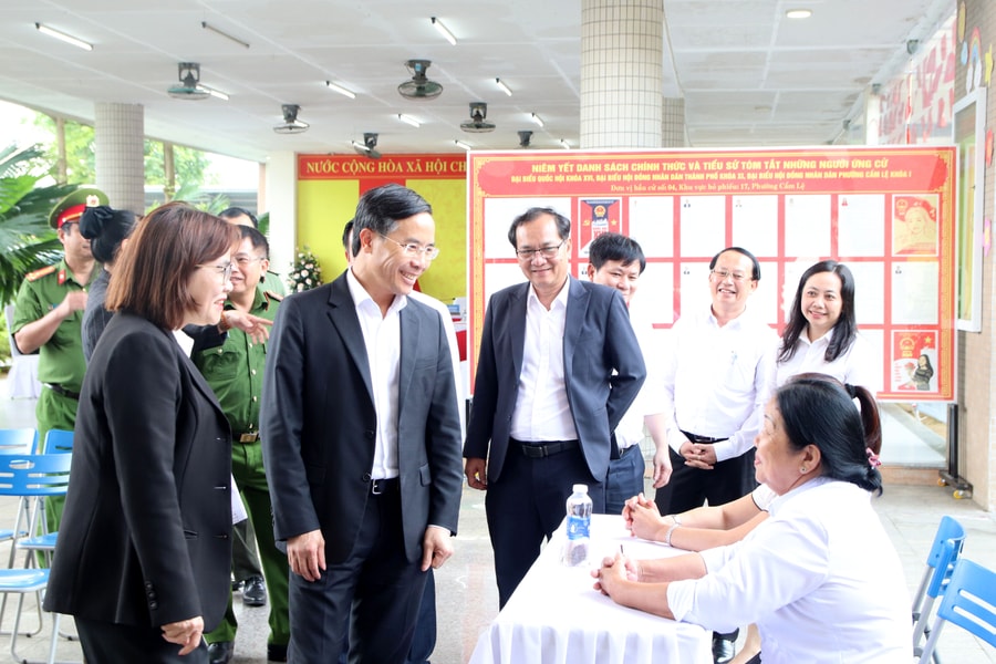 Chủ tịch UBND thành phố Phạm Đức Ấn rà soát toàn diện công tác chuẩn bị bầu cử tại các địa phương