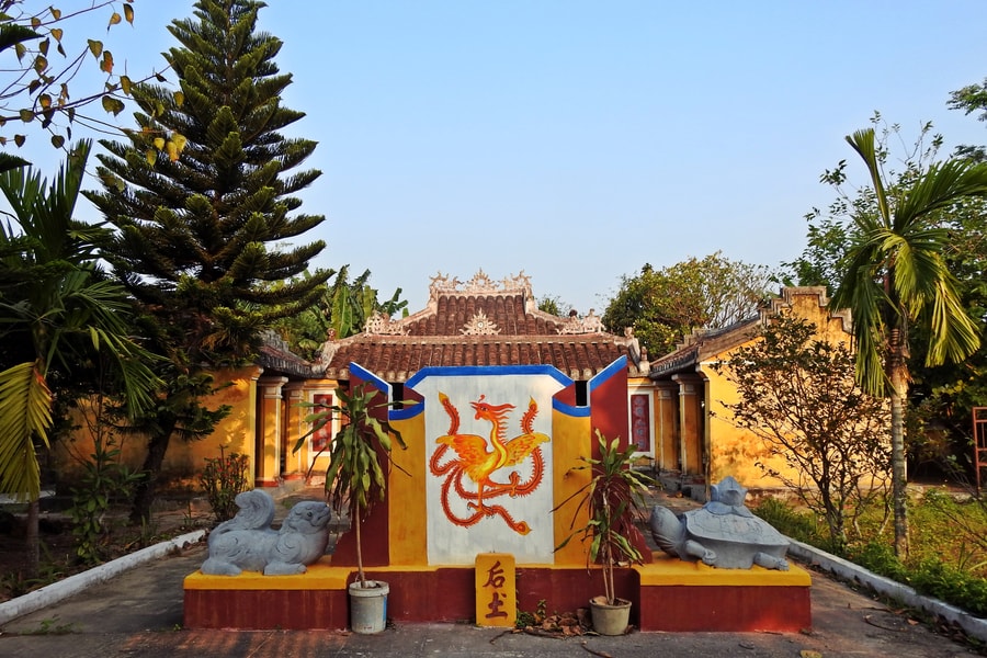 Ngôi đình ven sông