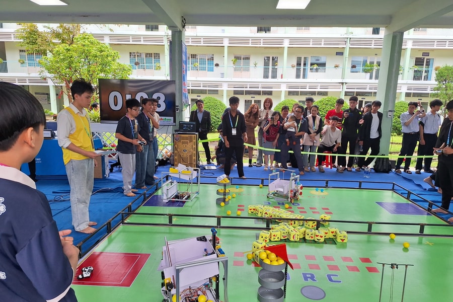 Hơn 400 học sinh, sinh viên tranh tài cuộc thi Robocon ORC khu vực miền Trung