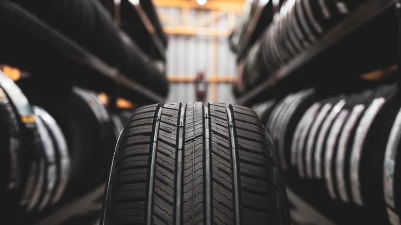 Hệ thống cảm biến áp suất lốp TPMS: Lỗ hổng tiềm ẩn cho phép theo dõi ô tô từ xa
