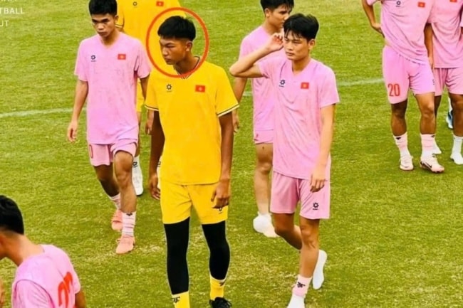 Bóng đá Việt Nam 15/3: CAHN thắng kịch tính, U19 triệu tập thủ môn cao 1m96