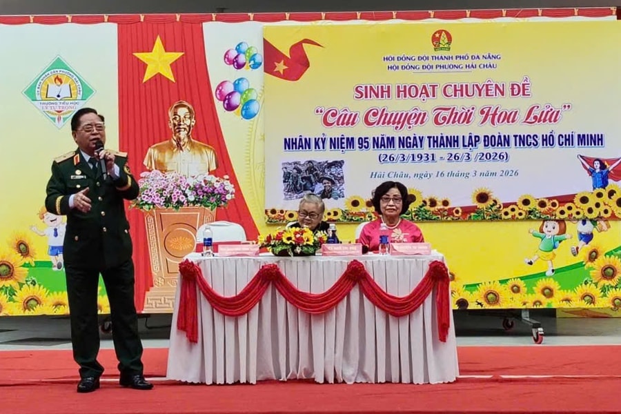 Gần 1.000 học sinh được giáo dục truyền thống cách mạng thông qua nhân chứng lịch sử