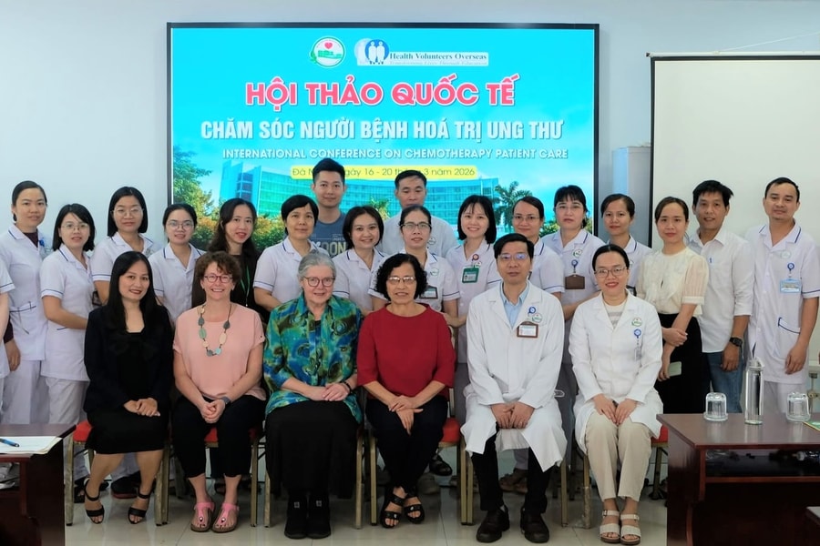 Nâng cao năng lực chăm sóc người bệnh hóa trị ung thư