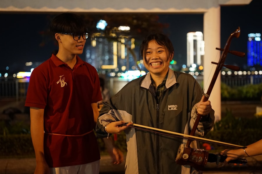 Free “street concerts” let visitors try Vietnamese instruments along Bach Dang Street
