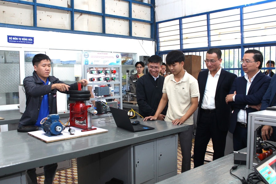Rút ngắn khoảng cách từ giảng đường đến nhà máy