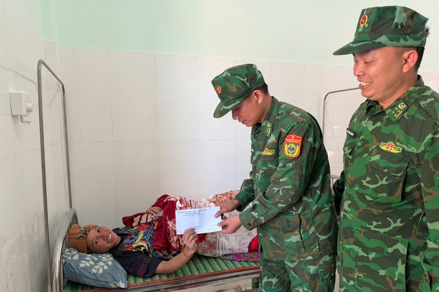 Đồn Biên phòng Ga Ry kịp thời hỗ trợ sản phụ người Lào sinh khó