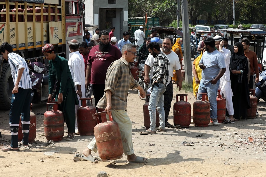 Thiếu gas nghiêm trọng, người Ấn Độ chật vật từng ngày