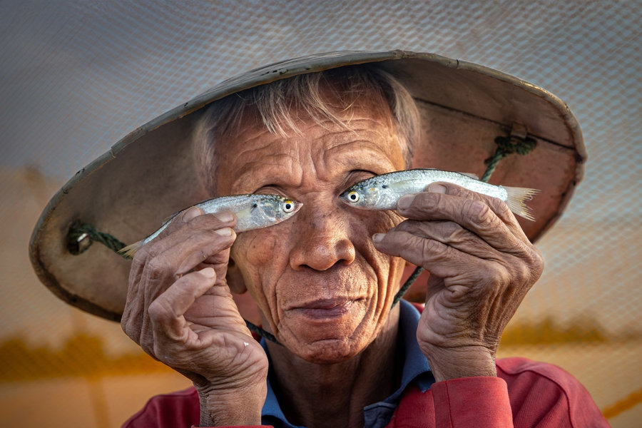 Portrait of Hoi An fisherman wins top photography prize in the UK