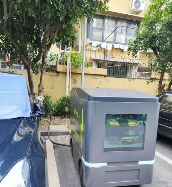 Robot sạc xe điện tự hành: Giải pháp nạp năng lượng linh hoạt tại Trung Quốc