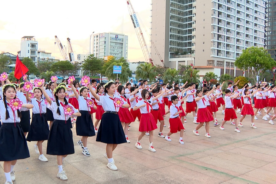 Thiếu nhi phường Hòa Cường với hội thi múa hát tập thể