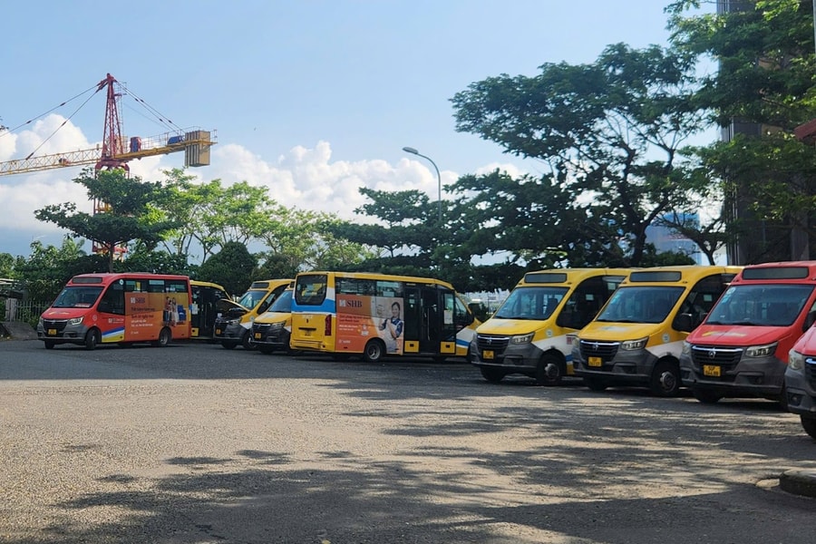 Đi xe buýt, tiết kiệm trong thời giá cao