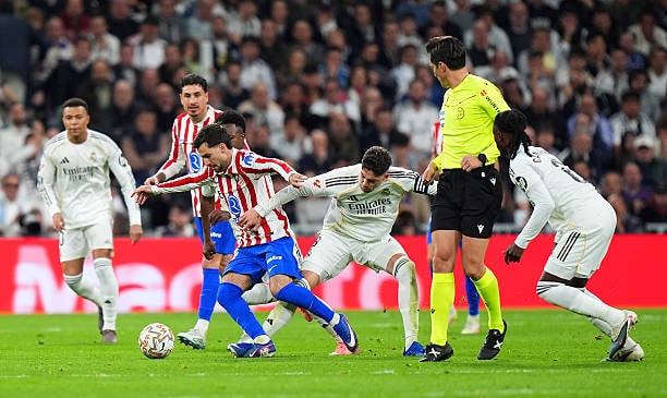 Real Madrid thắng kịch tính Atletico 3-2: Đỉnh cao Vinicius và dấu hỏi Dani Carvajal