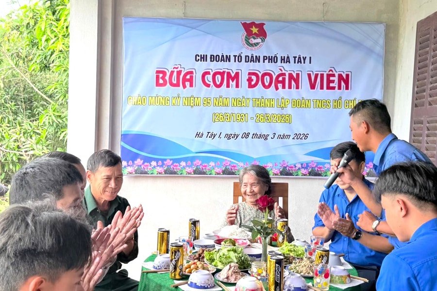 Tri ân thế hệ đi trước, chăm lo mầm non tương lai