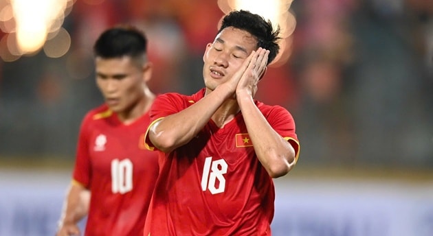 Nguyễn Hai Long tỏa sáng giúp ĐT Việt Nam thắng đậm 3-0 tại Hàng Đẫy