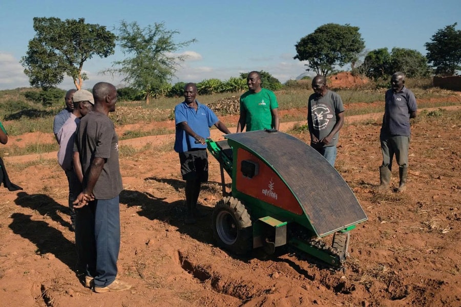 Máy cày năng lượng mặt trời giúp nông dân Malawi tăng năng suất cây trồng