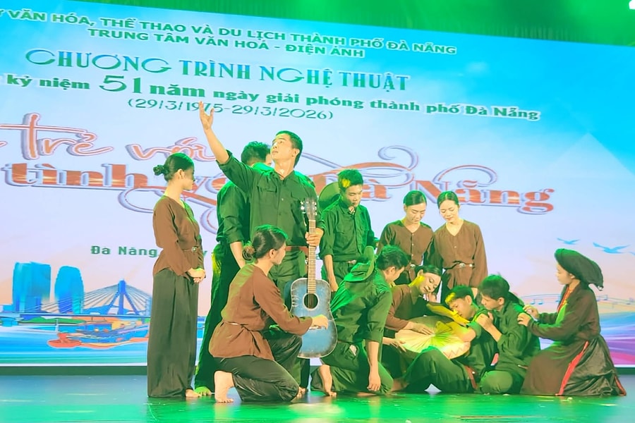 Tổng duyệt chương trình nghệ thuật ca múa nhạc “Tuổi trẻ với tình yêu Đà Nẵng”