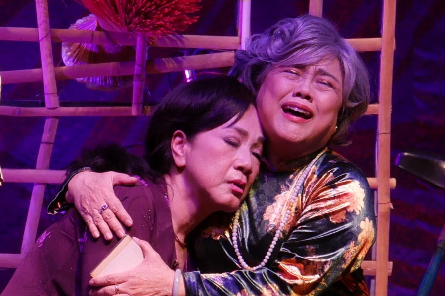 Sân khấu bi kịch nhưng không bi lụy
