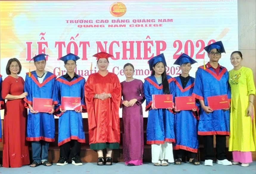 Trường Cao đẳng Quảng Nam trao bằng tốt nghiệp cho 123 sinh viên