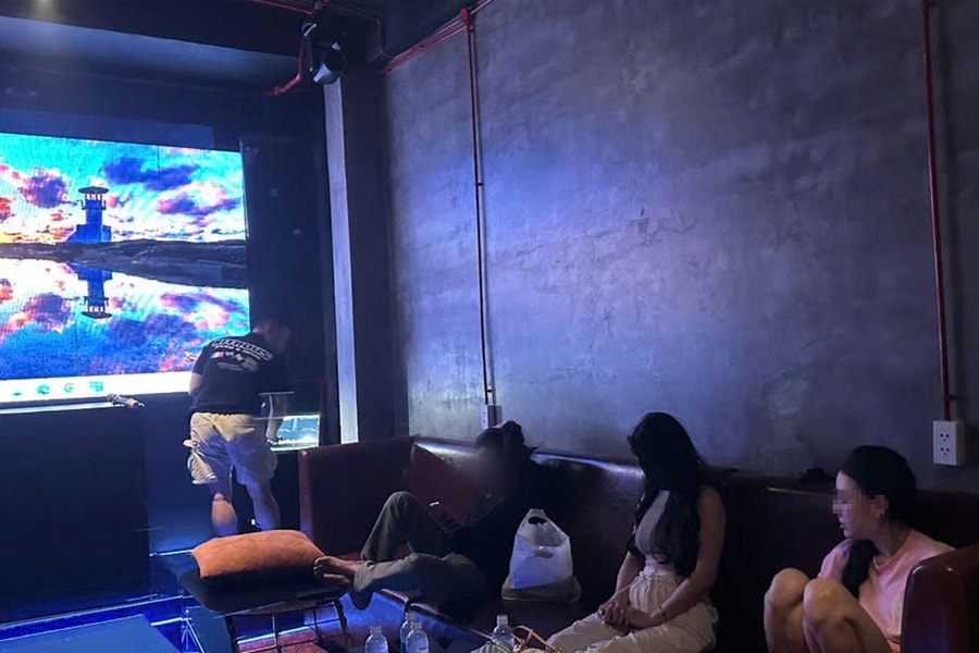 Bắt quả tang nhóm đối tượng sử dụng trái phép chất ma túy tại quán karaoke