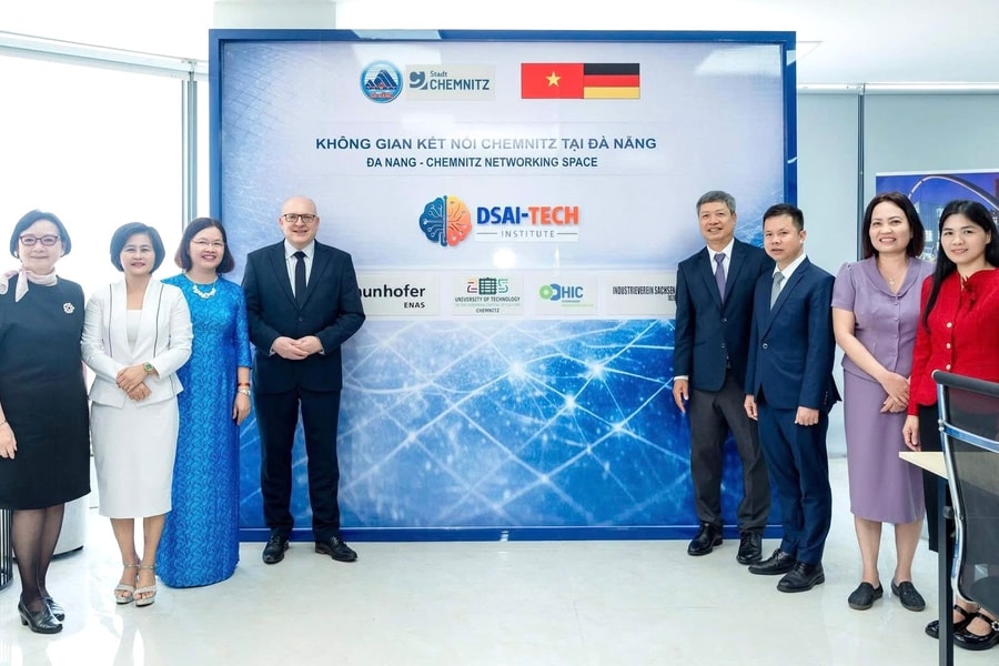 Chuyển động bán dẫn và AI