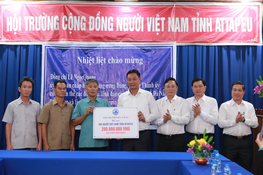 Đoàn công tác thành phố Đà Nẵng thăm, chúc Tết cộng đồng người Việt và Trung tâm tiếng Việt tại Attapeu (Lào)