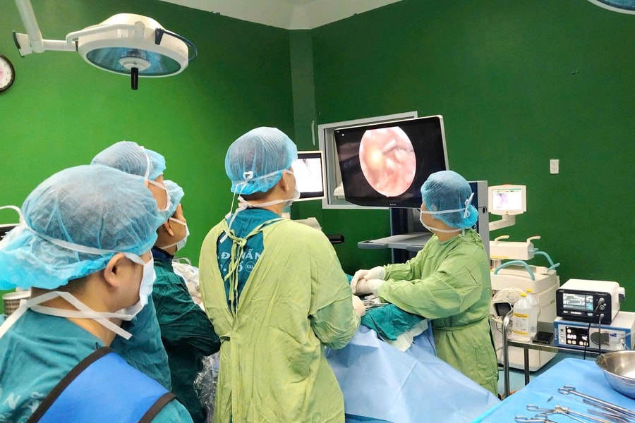 Lần đầu tiên phẫu thuật nội soi cột sống hai cổng (UBE) tại Bệnh viện Đà Nẵng