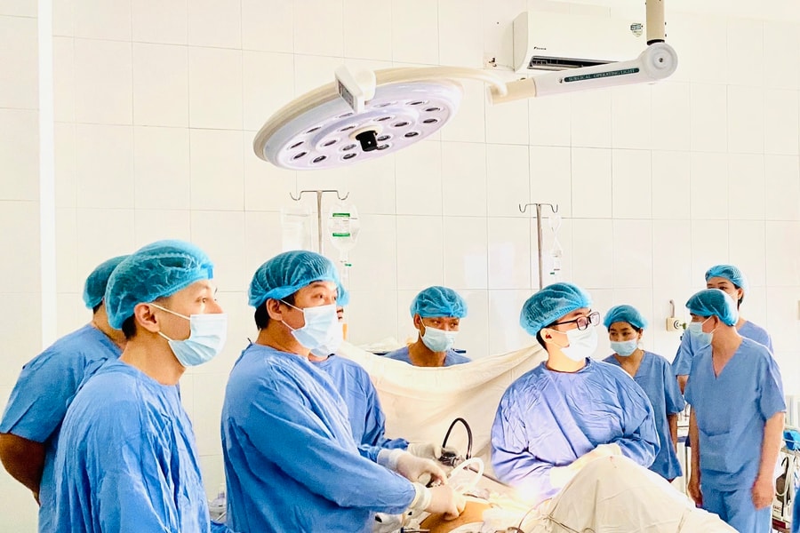 Phẫu thuật thành công ca ung thư đại trực tràng tại Bệnh viện Đa khoa Minh Thiện