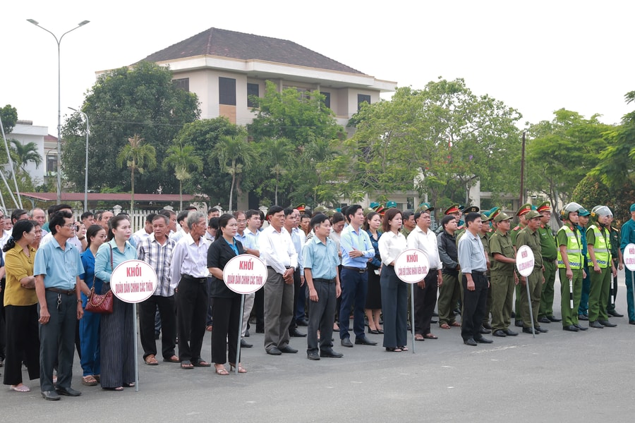 Hòa Vang ra quân lập lại trật tự đô thị và vệ sinh môi trường