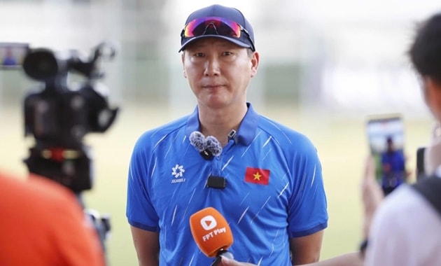 Huấn luyện viên Kim Sang-sik và hành trình hồi sinh đội tuyển Việt Nam hướng tới Asian Cup 2027