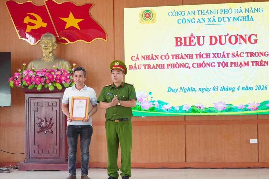 Công an xã Duy Nghĩa biểu dương cá nhân tiêu biểu trong đấu tranh phòng, chống tội phạm