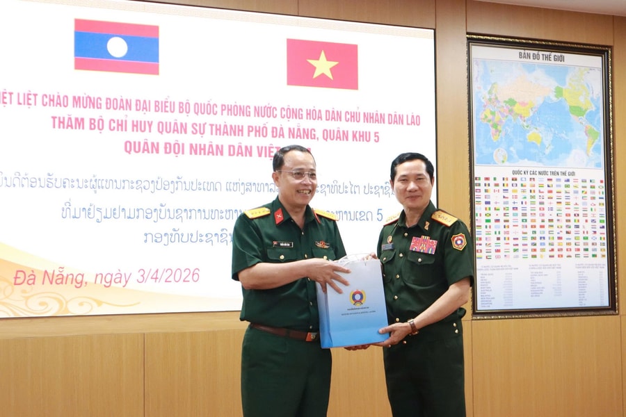 Đoàn công tác Bộ Quốc phòng Quân đội nhân dân Lào thăm Bộ Chỉ huy Quân sự thành phố Đà Nẵng