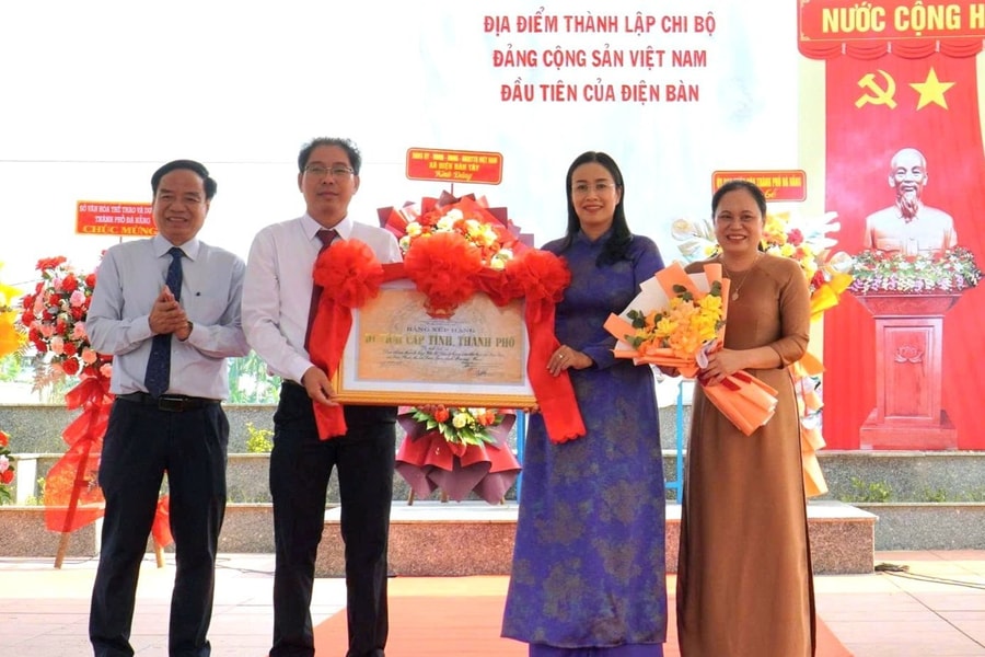 Xã Điện Bàn Tây đón nhận Bằng xếp hạng di tích lịch sử cấp thành phố