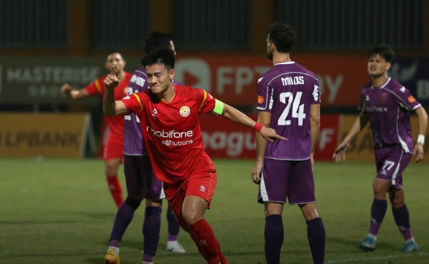 Nguyễn Thanh Nhàn lập công chuộc tội, PVF-CAND chia điểm trước Becamex TPHCM