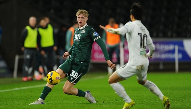 MU săn đón trung vệ 19 tuổi Tom Atcheson: Toan tính sửa sai thương vụ Adam Wharton