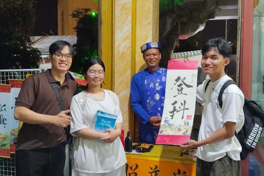 Nét đẹp xin chữ cầu may