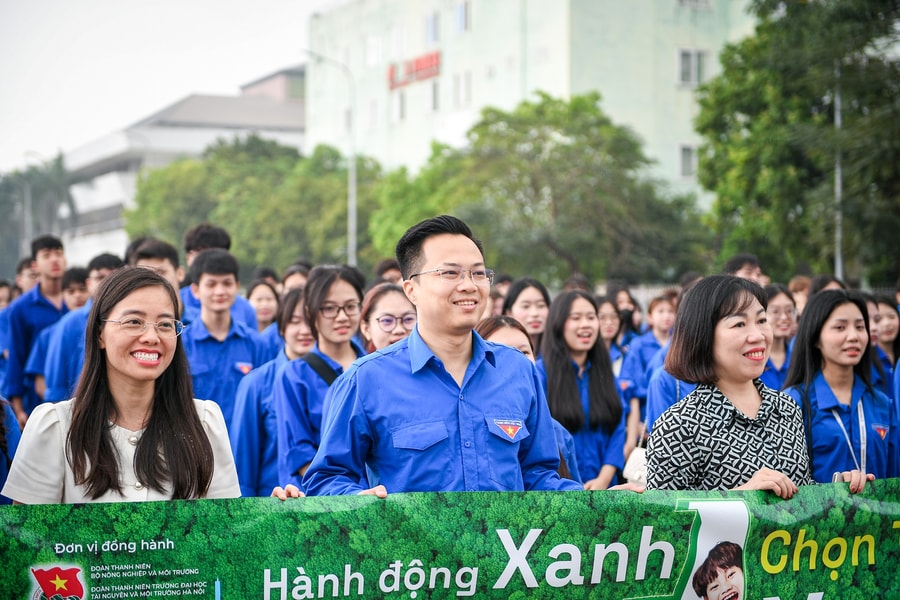 Từ khu phố đến giảng đường: Hàng nghìn người ra quân ‘Hành động Xanh’ trên toàn quốc