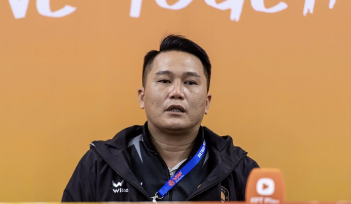HLV Mai Xuân Hợp khẳng định tương lai tại Thanh Hóa sau chiến thắng chấn động 4-0