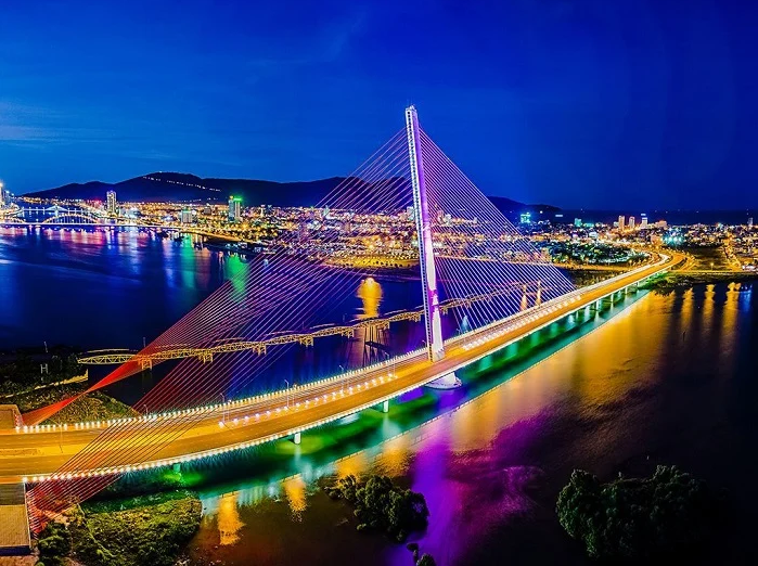 Da Nang: Tracing time through bridges spanning Han River