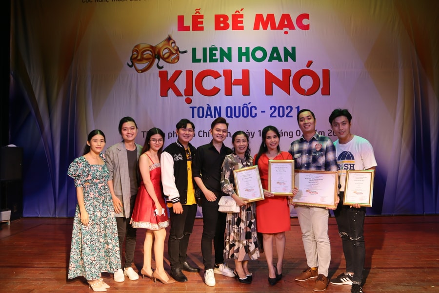 Tìm kiếm diễn viên kịch nói tài năng