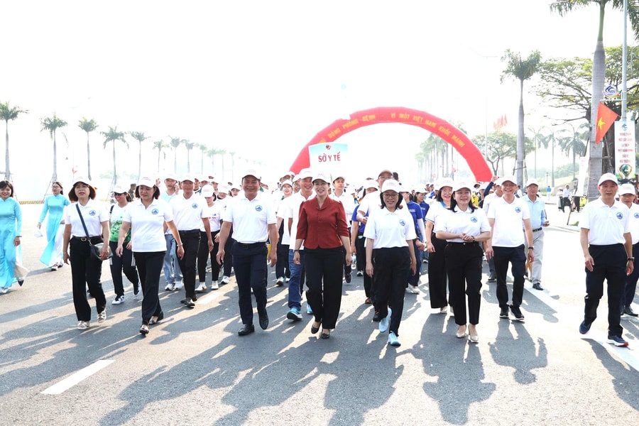 Hơn 1.000 người diễu hành hưởng ứng Ngày sức khỏe toàn dân năm 2026