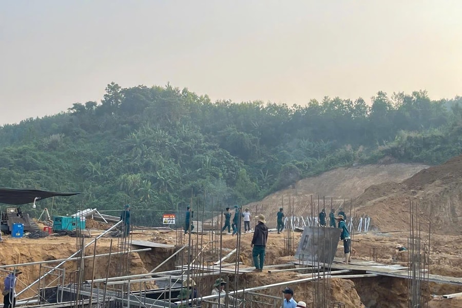 Bộ đội Đà Nẵng đồng loạt ra quân hỗ trợ xây dựng trường nội trú biên giới