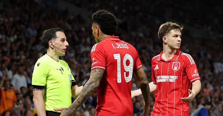Porto 1-1 Nottingham Forest: Sai lầm phản lưới nhà từ 35m và màn trình diễn lịch sử của Stefan Ortega